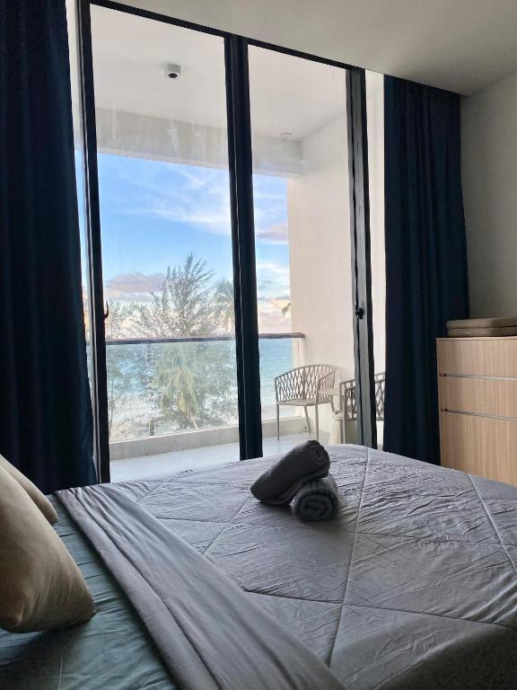 Ένα ή περισσότερα κρεβάτια σε δωμάτιο στο Ang Roxy Beach