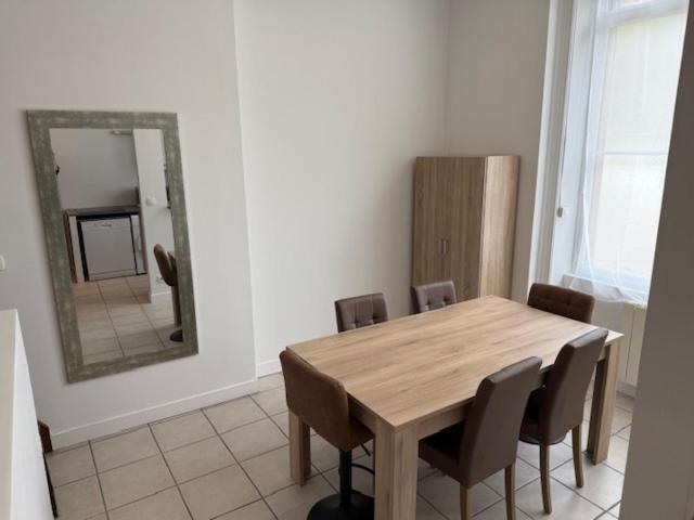 Fotografie z fotogalerie ubytování OULLINS T3 COSY 70M2 - 6 Pers 2 Chambre - 2 Mezzanines Métro & centre à Pied v destinaci Oullins