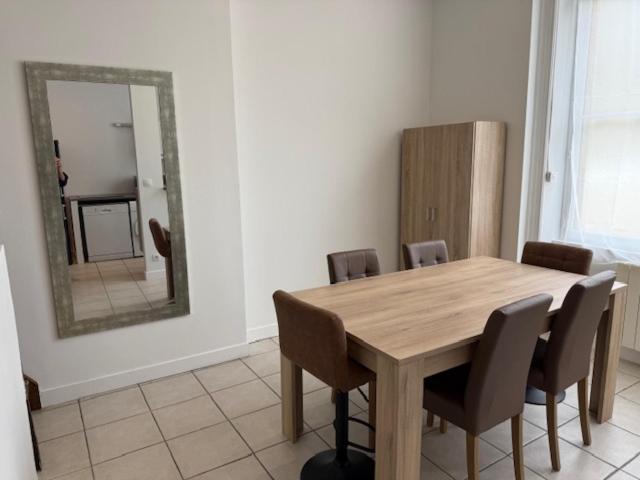 Fotografie z fotogalerie ubytování OULLINS T3 COSY 70M2 - 6 Pers 2 Chambre - 2 Mezzanines Métro & centre à Pied v destinaci Oullins