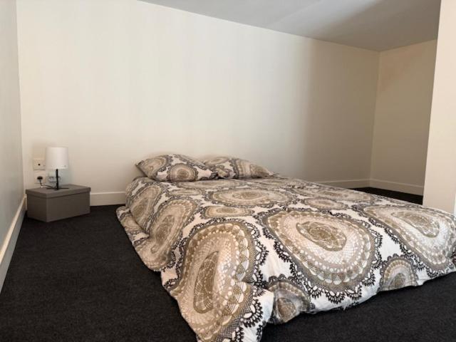 Postel nebo postele na pokoji v ubytování OULLINS T3 COSY 70M2 - 6 Pers 2 Chambre - 2 Mezzanines Métro & centre à Pied