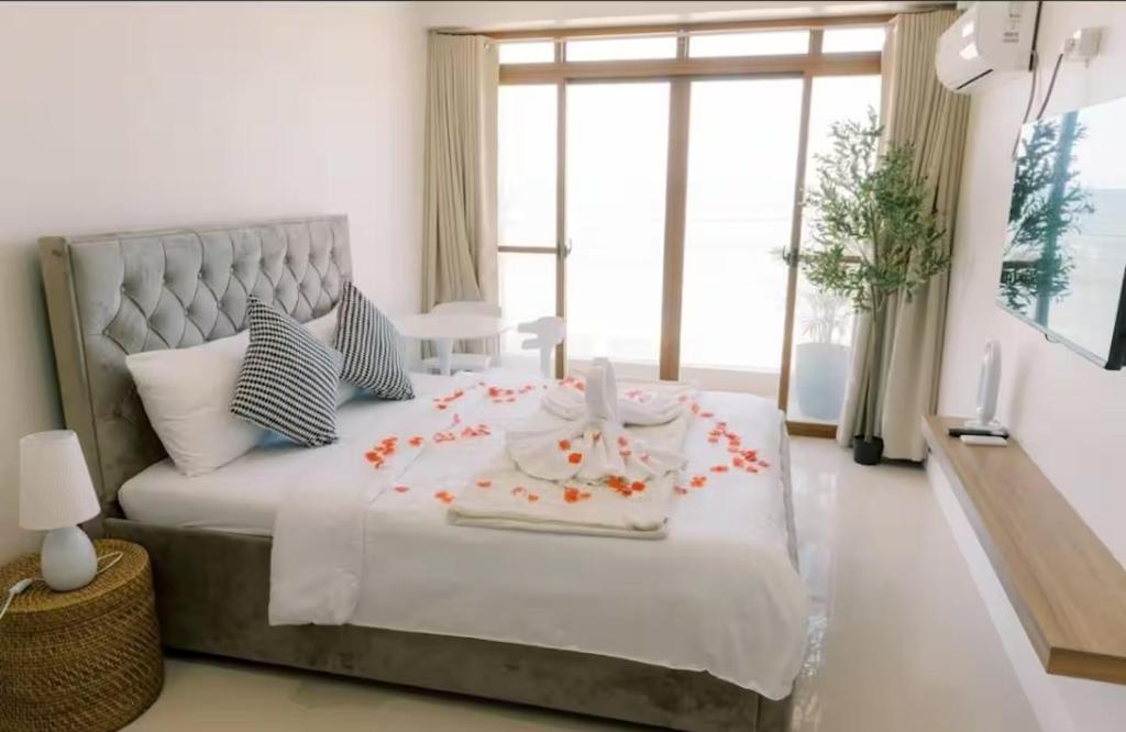 Postel nebo postele na pokoji v ubytování Palms La Union Beachfront Suites