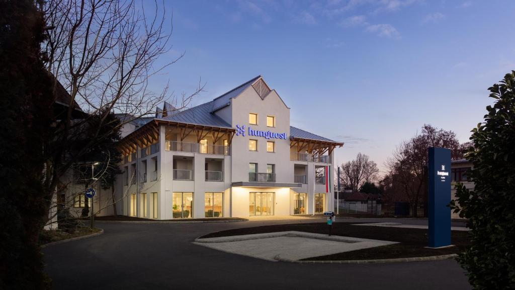 Hunguest Hotel Flóra - Resim 6