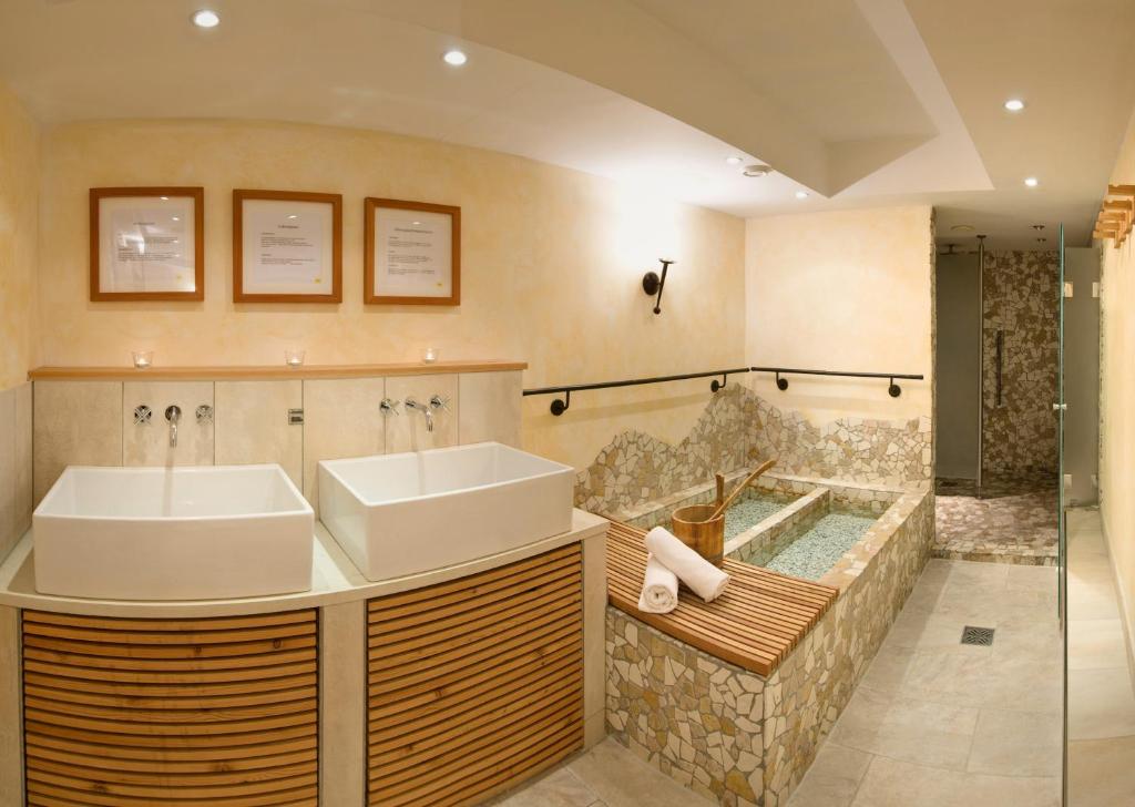 Koupelna v ubytování Biohotel Schweitzer