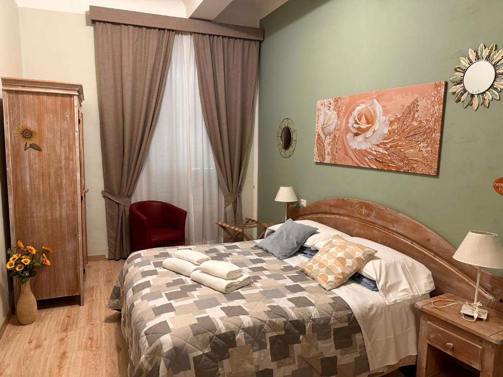 Una cama o camas en una habitación de Cicerone Guest House