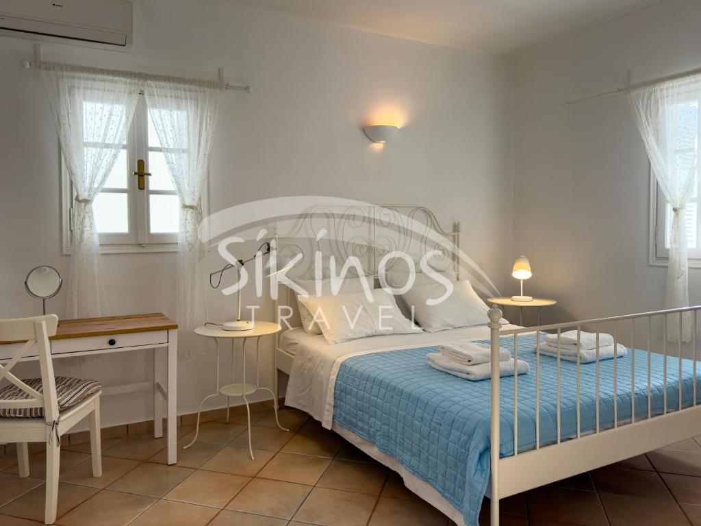 Postel nebo postele na pokoji v ubytování Beachfront Cycladic House