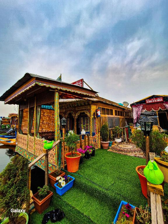 Zahrada ubytování King of kings Houseboat