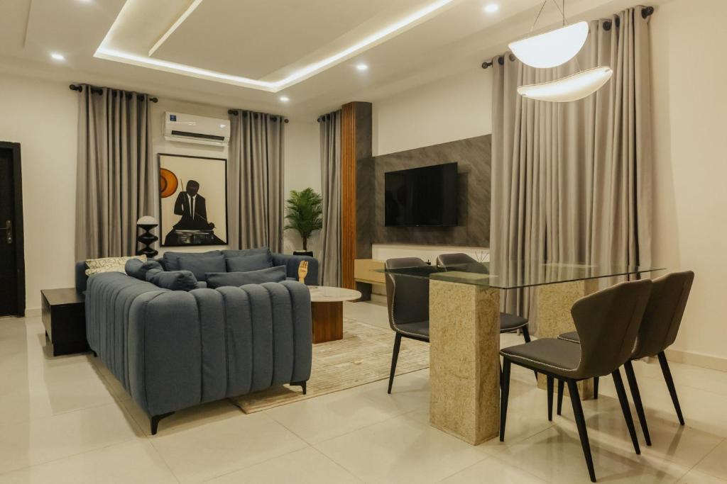TV a/nebo společenská místnost v ubytování George Residence Kaura Abuja