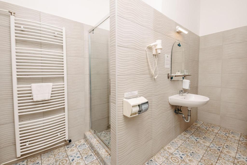 Koupelna v ubytování Hotel Metro