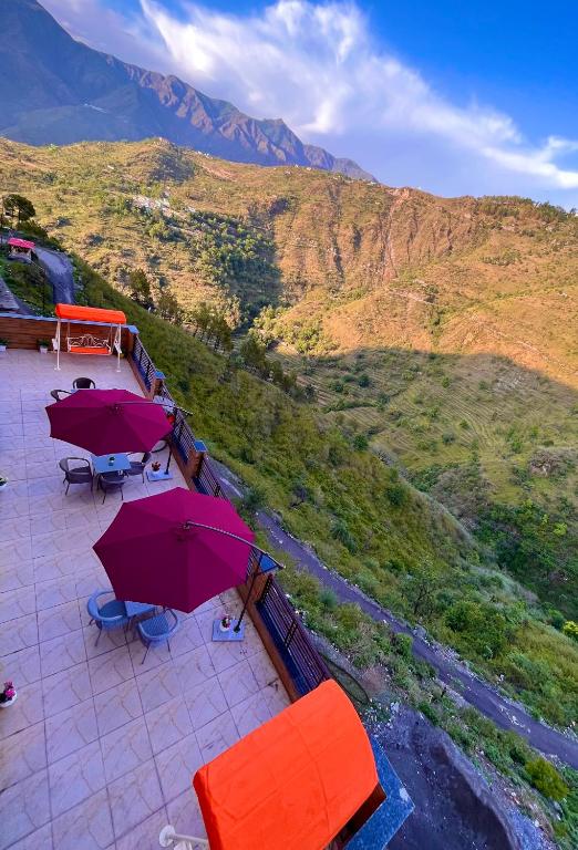 Nespecifikovaný výhled na hory nebo výhled na hory při pohledu z hotelu