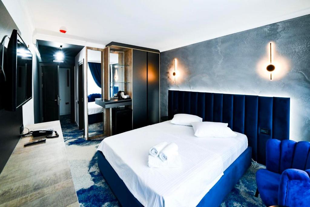 Postel nebo postele na pokoji v ubytování HOTEL TOPAZ 4* CAP AURORA
