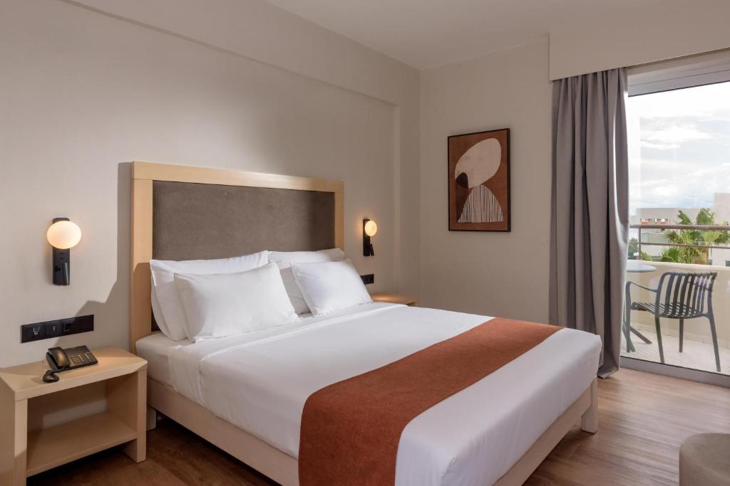 Postel nebo postele na pokoji v ubytování Zeus Hotels Ydoria Resort