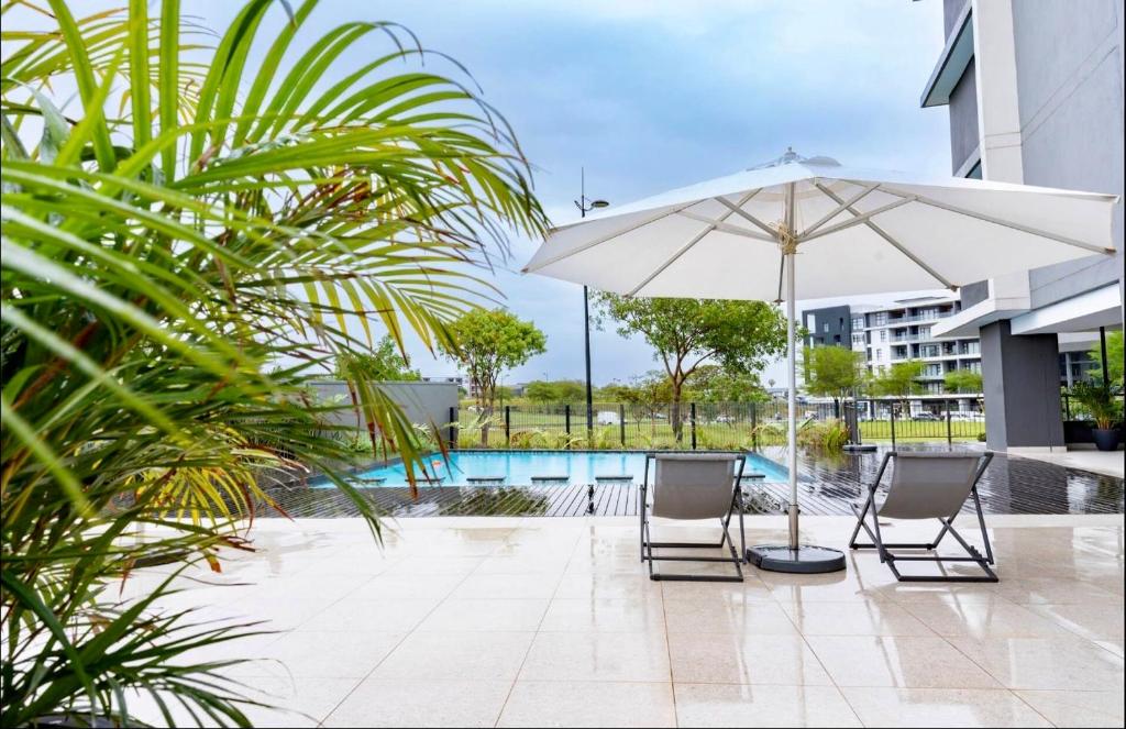 Πισίνα στο ή κοντά στο The Millennial Charming cosy apartment , Umhlanga