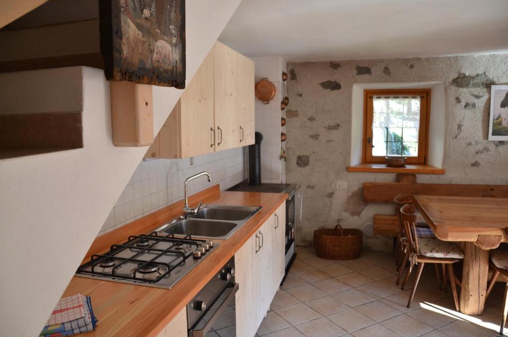 Kuchyň nebo kuchyňský kout v ubytování Chalet Maso Salam