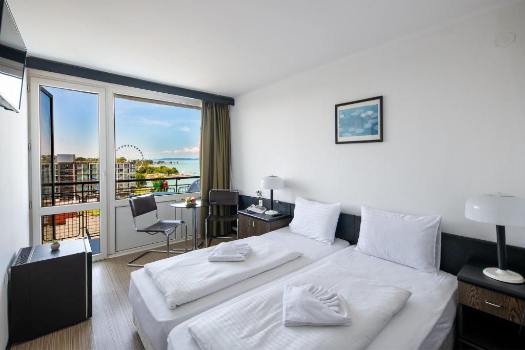Postel nebo postele na pokoji v ubytování Hotel Európa