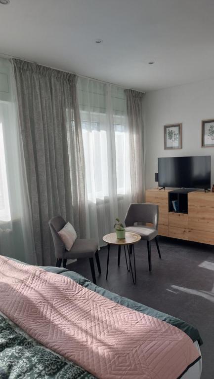 TV a/nebo společenská místnost v ubytování B&B Beyond