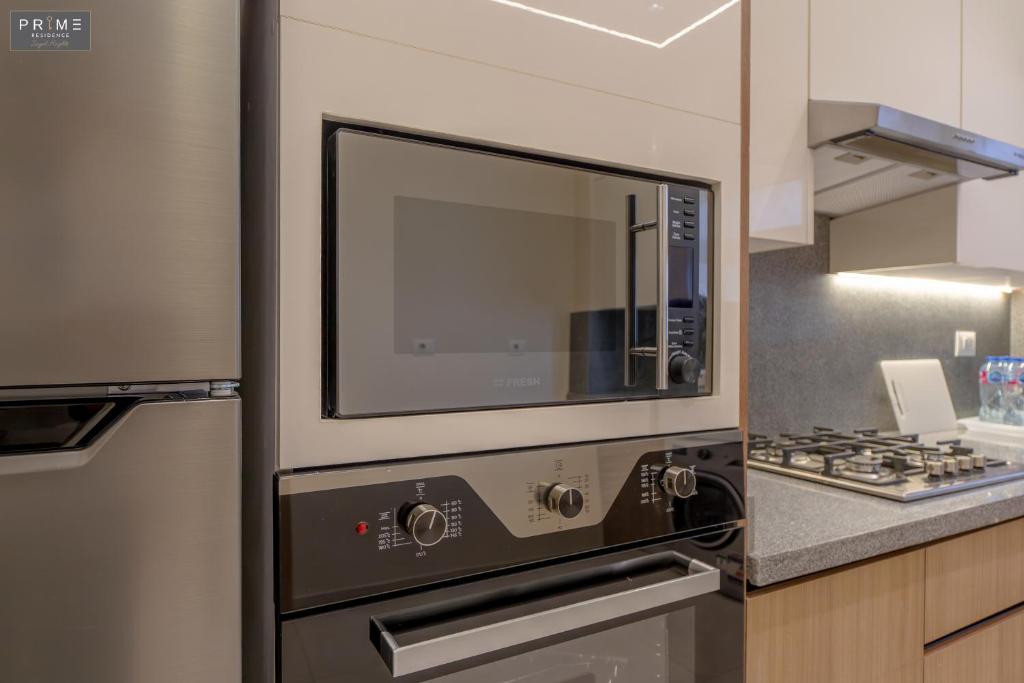 Kuchyň nebo kuchyňský kout v ubytování Prime Residence Zayed Heights