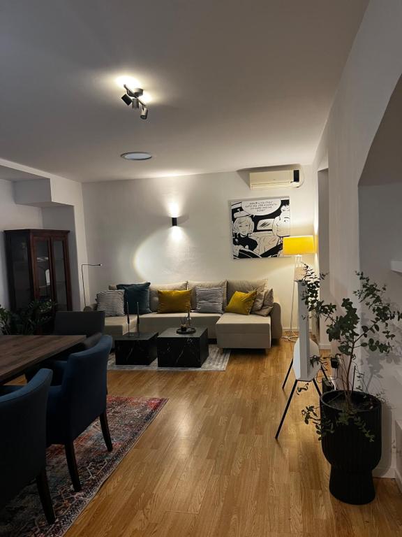 a living room with a couch and a table at Capital Apartmani Zagreb 1 in Zagreb