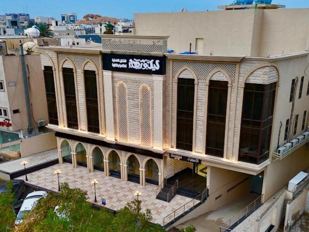 Hotel شقق النهار و الليل الفندقية Day & night apartments, an overhead view of a building with a sign on it at شقق النهار و الليل الفندقية Day & night apartments in Riyadh