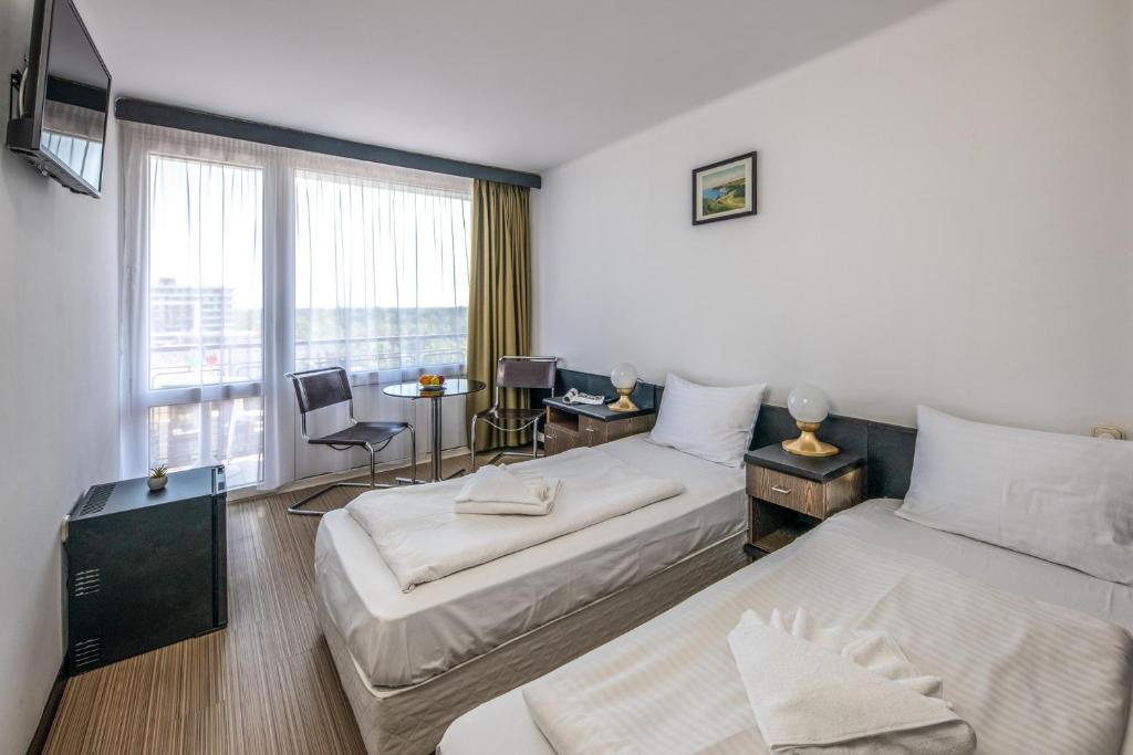 Postel nebo postele na pokoji v ubytování Hotel Európa