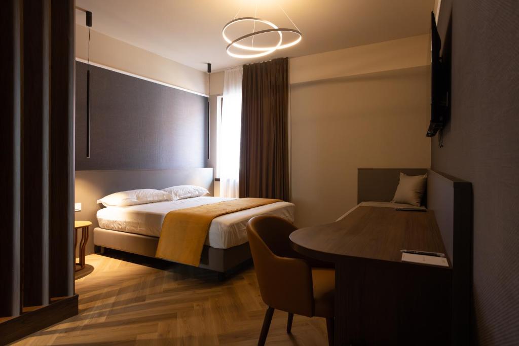 Postel nebo postele na pokoji v ubytování Arianna Suites Longevity