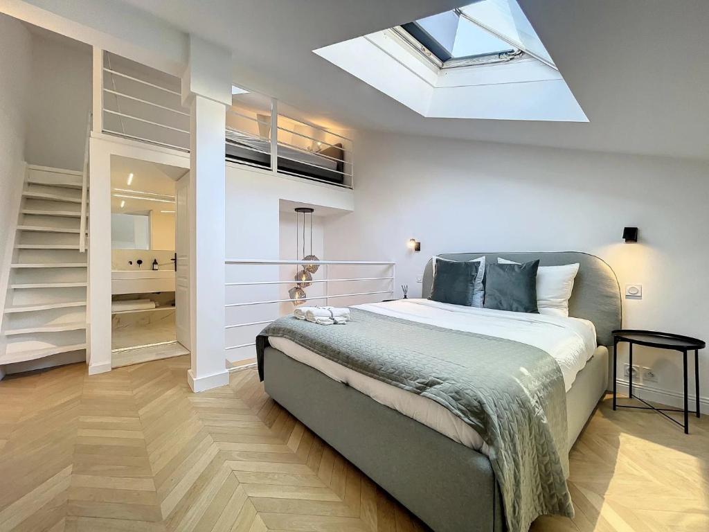 Posteľ alebo postele v izbe v ubytovaní Cannes : Duplex à 5 minutes à pied du Palais des Festivals