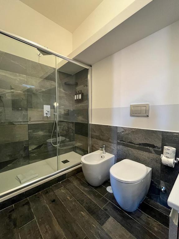 Ένα μπάνιο στο Arch Rome Suites