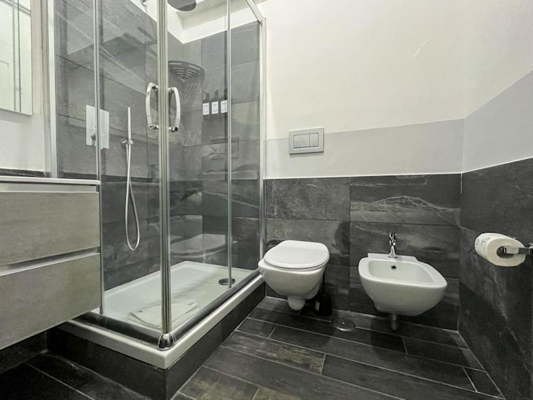 Ένα μπάνιο στο Arch Rome Suites