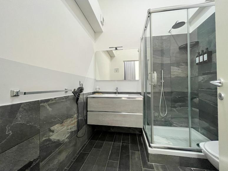 Ένα μπάνιο στο Arch Rome Suites