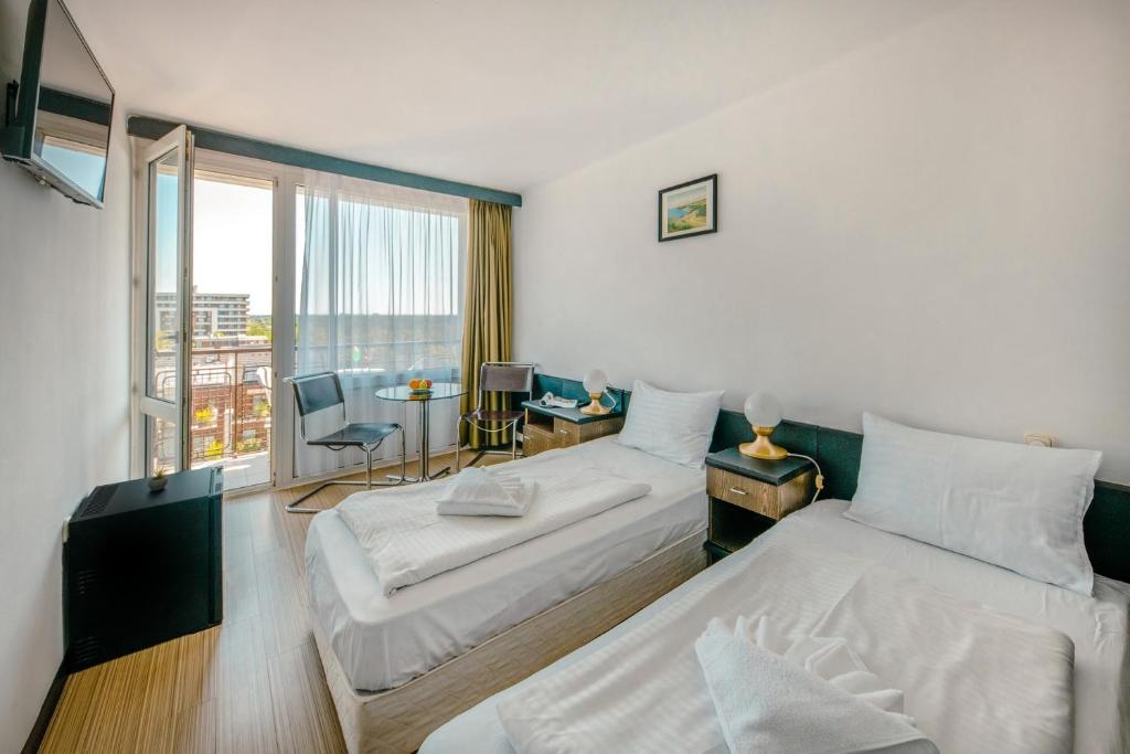 Postel nebo postele na pokoji v ubytování Hotel Hungária