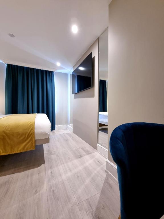 a bedroom with a bed and a couch in a room at West Brompton Studios in London