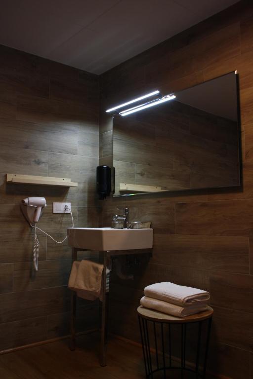 Fotografie z fotogalerie ubytování Hostal Crisami v destinaci Solsona