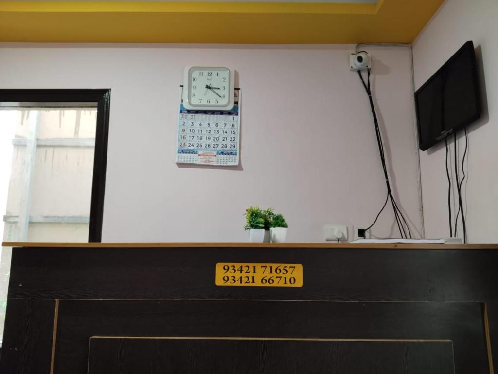 TV a/nebo společenská místnost v ubytování Chennai Grand Residency