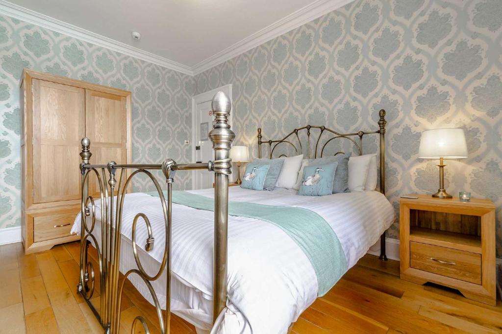 Postel nebo postele na pokoji v ubytování Mishnish Hotel