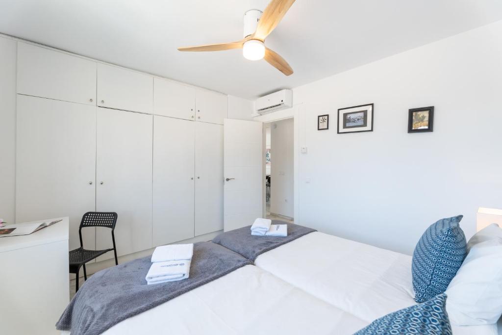 Posteľ alebo postele v izbe v ubytovaní VB Pueblo del Parque 2BDR Apartment