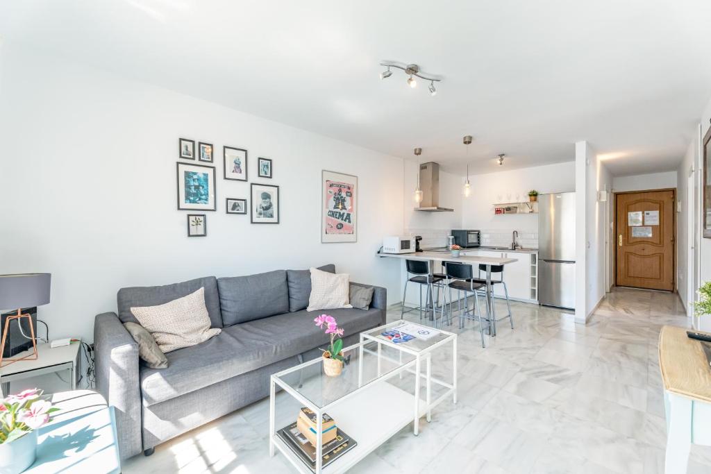 Kuchyňa alebo kuchynka v ubytovaní VB Pueblo del Parque 2BDR Apartment