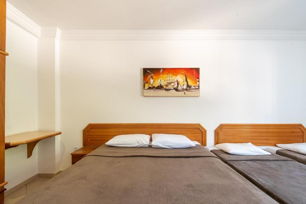 Postel nebo postele na pokoji v ubytování OYO Residencial Itacuruçá Apart Hotel, Mangaratiba