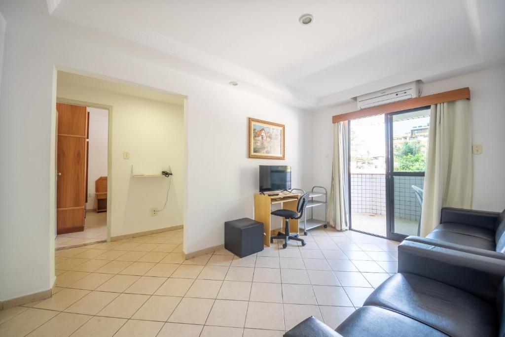 TV a/nebo společenská místnost v ubytování OYO Residencial Itacuruçá Apart Hotel, Mangaratiba