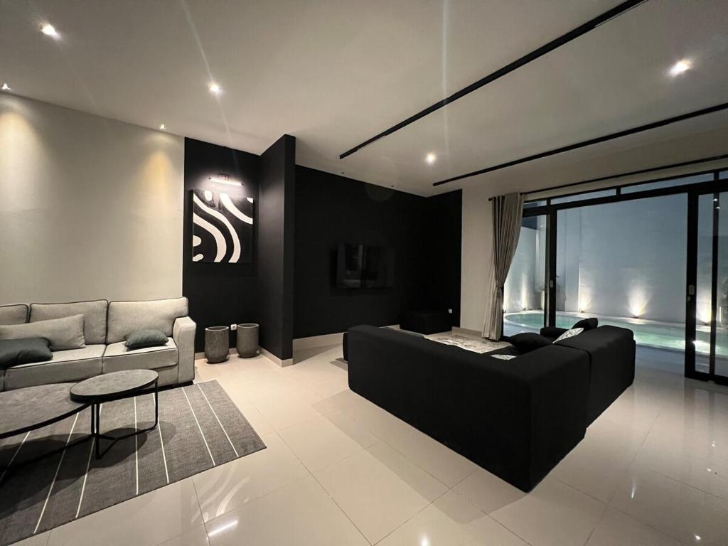 Et opholdsområde på Nossacasa Villa Sejuk Estetik Pool Setiabudi Bandung