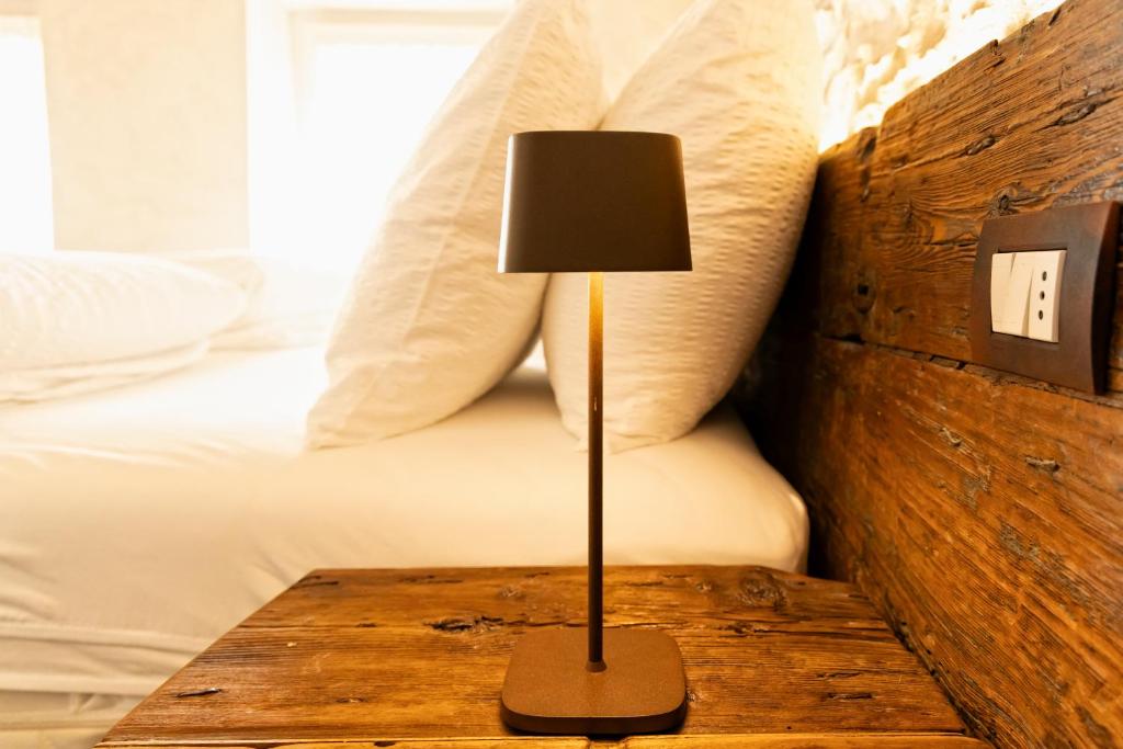 Postel nebo postele na pokoji v ubytování Domus Mea Suites