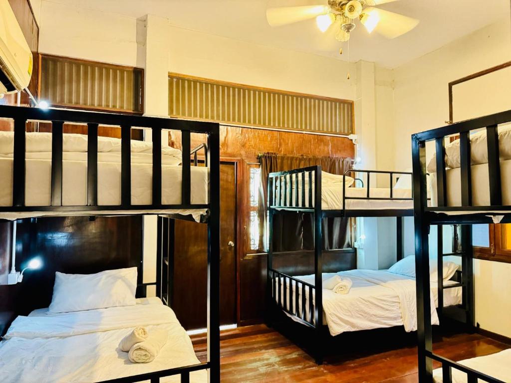 
Bed in 6-Bed Mixed Dormitory Room
