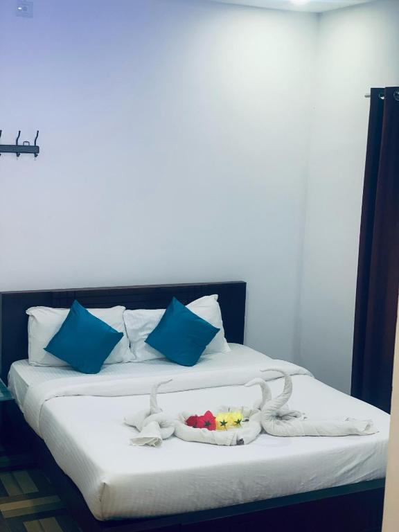 Postel nebo postele na pokoji v ubytování Deluxe Residency