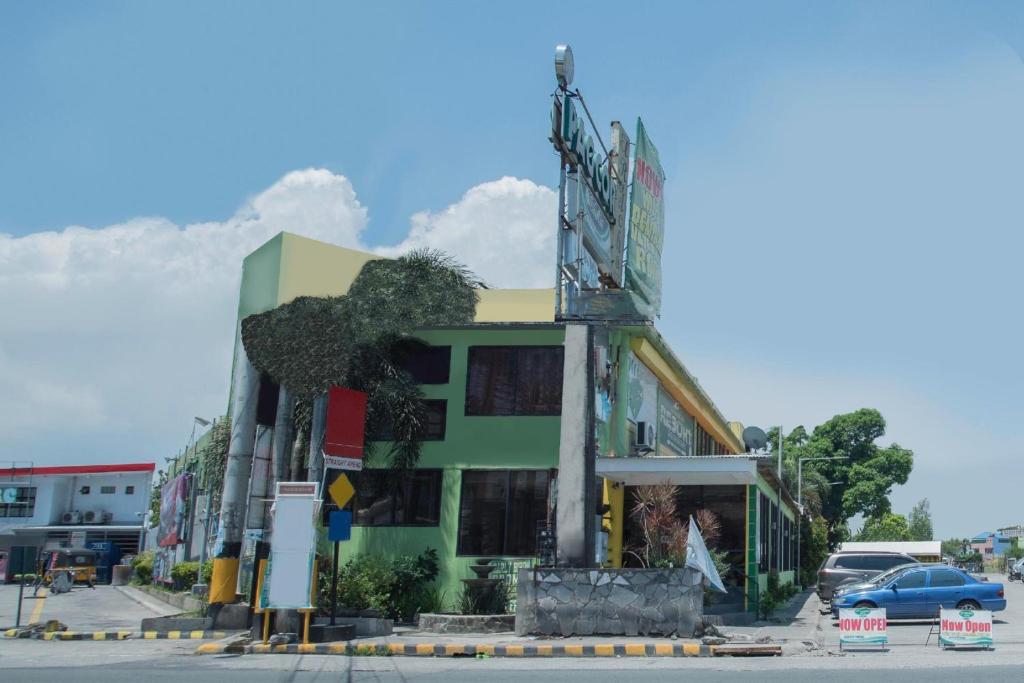 a building on the corner of a street at OYO 195 Ranchotel - Biñan in Biñan