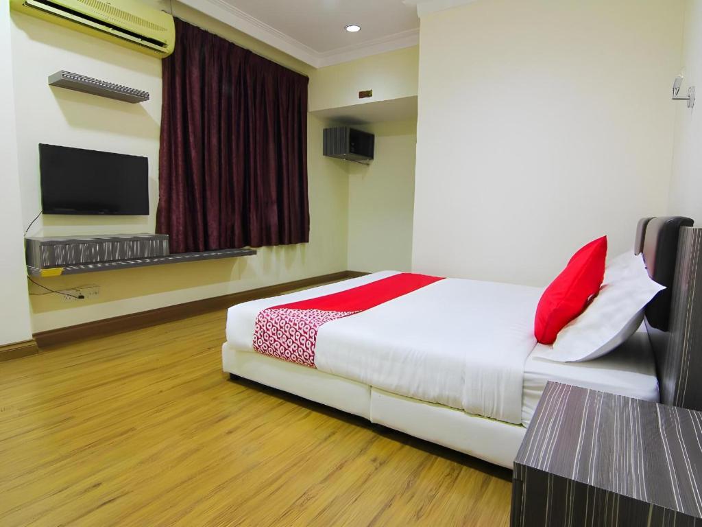Postel nebo postele na pokoji v ubytování OYO 43915 T P Hotel