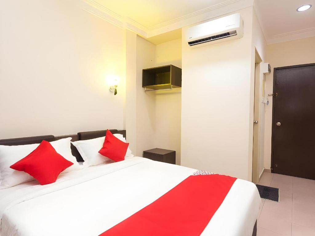 Postel nebo postele na pokoji v ubytování OYO 43915 T P Hotel