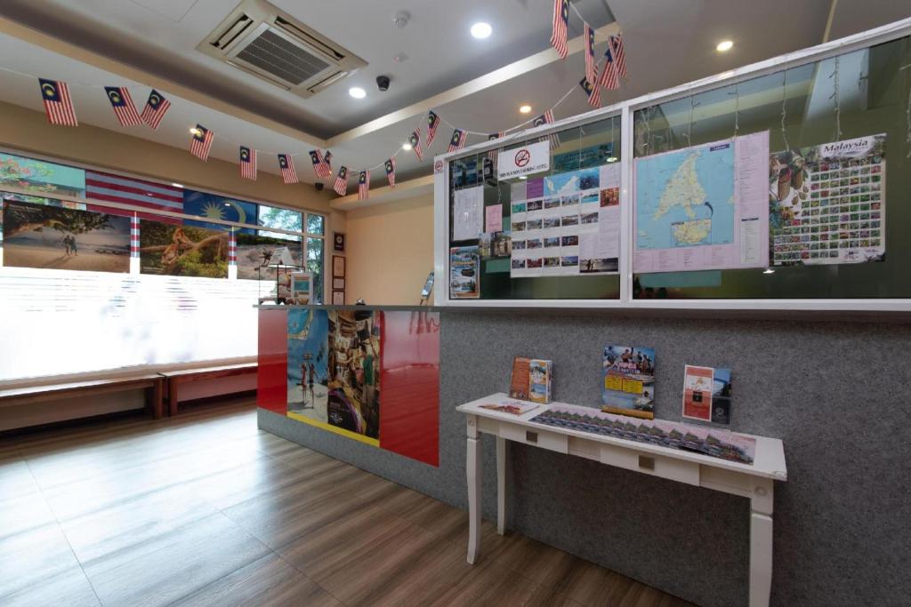a waiting room with a desk and a keyboard at Capital O 89344 Labuan Avenue Hotel in Labuan