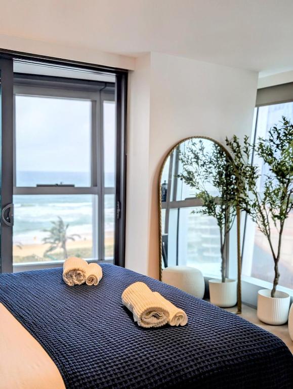 Photo inspiration: June Special Luxury Absolute Beachfront Ocean Views 2B2B Gold Coast Photo Inspiration