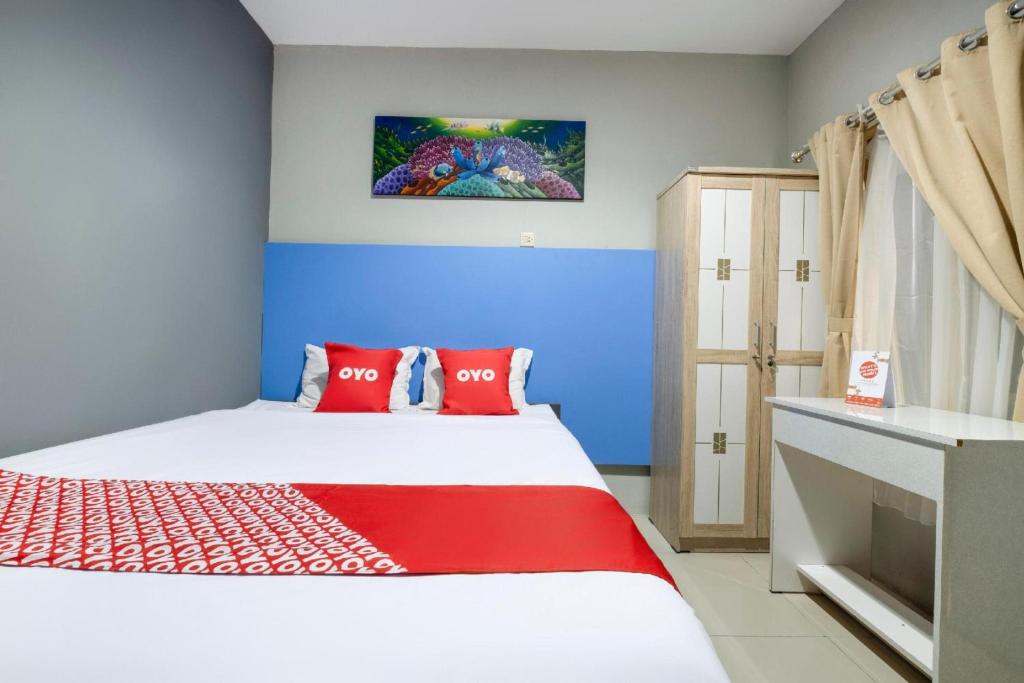 Postel nebo postele na pokoji v ubytování Hotel O Prambanan Near Prambanan Temple