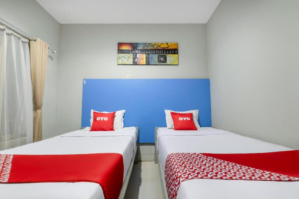 Postel nebo postele na pokoji v ubytování Hotel O Prambanan Near Prambanan Temple