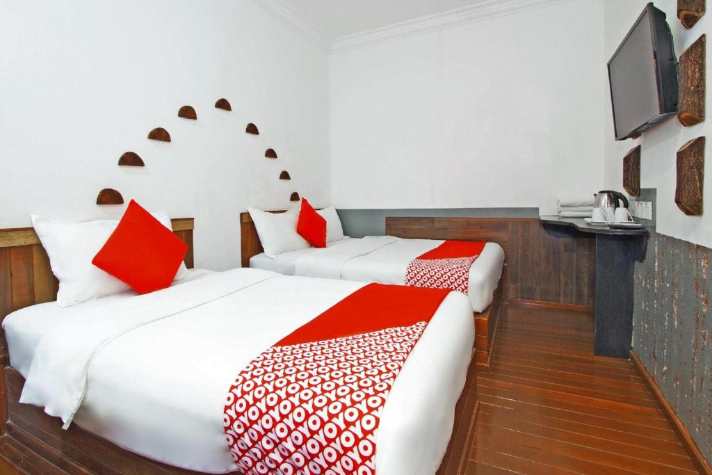 Postel nebo postele na pokoji v ubytování OYO 210 Hotel Five 2
