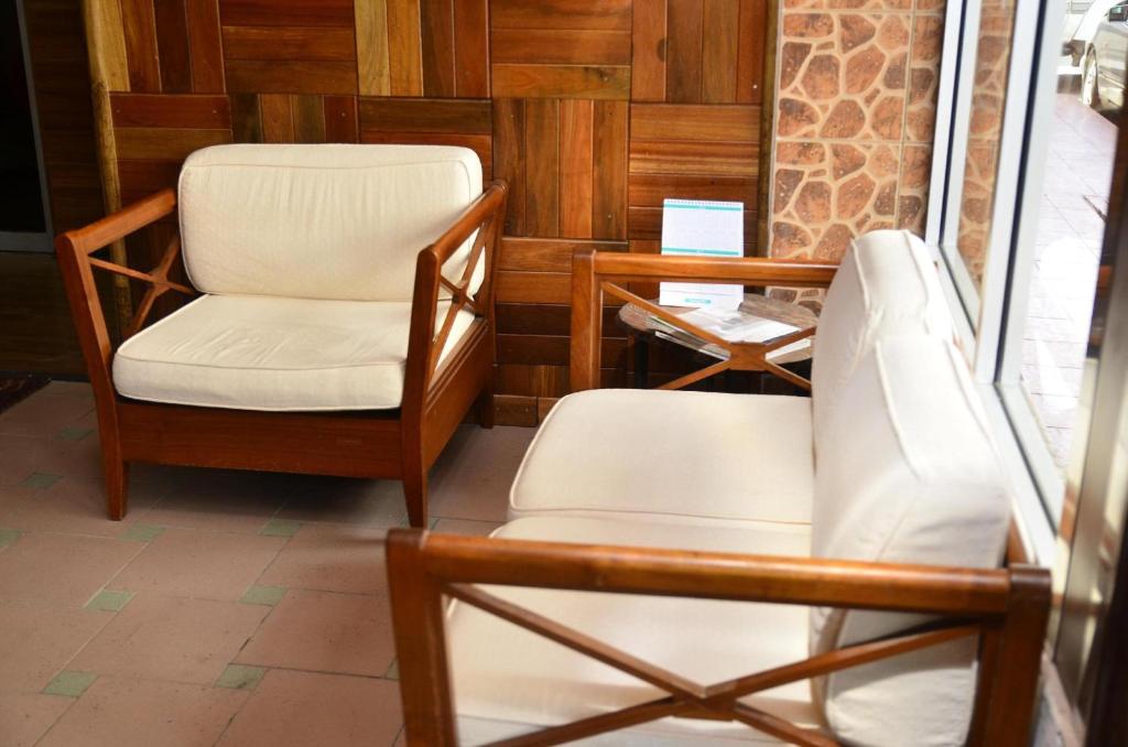 Posezení v ubytování OYO 210 Hotel Five 2